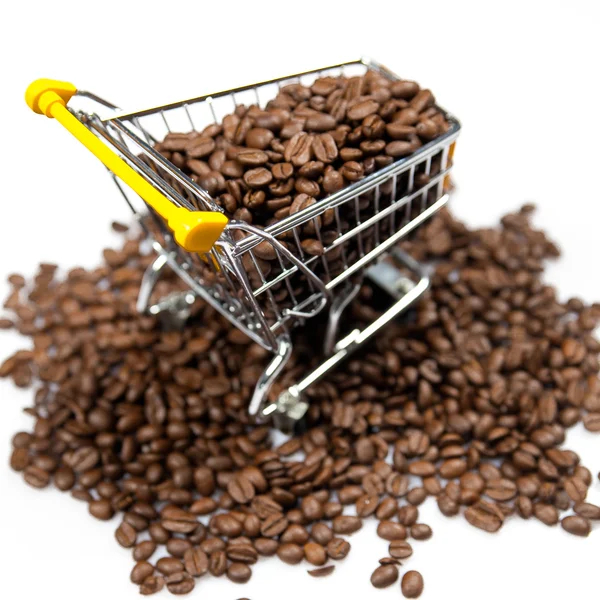 커피 콩 가득 쇼핑 카트 — 스톡 사진