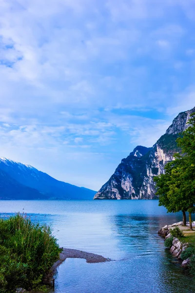 Kaunis Gardajärvi — kuvapankkivalokuva