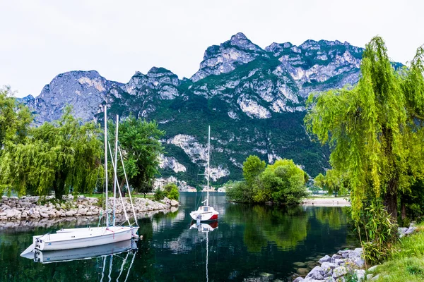 Hermoso lago de Garda —  Fotos de Stock