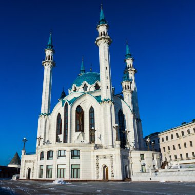 qol Şerif Camii