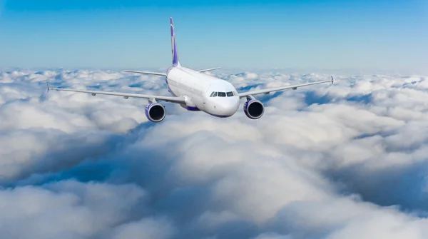 飛んでいる旅客機 — ストック写真