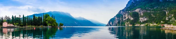 Озеро Гарда в Италии . — стоковое фото