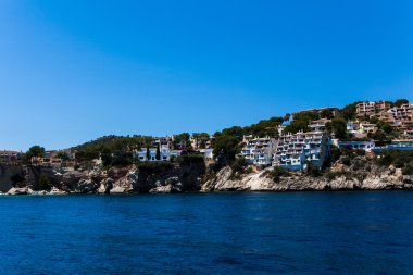 Binalar ile Akdeniz.