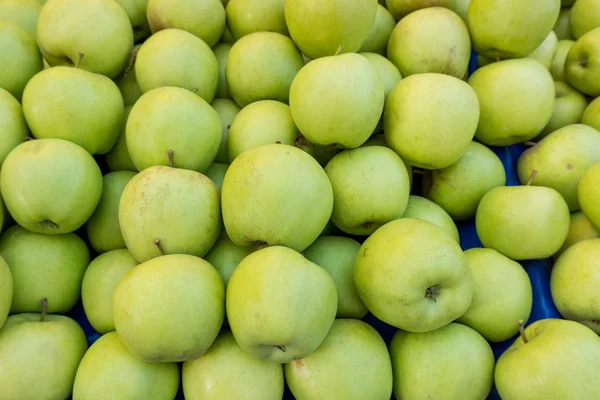 Manzanas verdes frescas —  Fotos de Stock