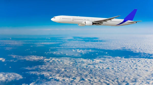 Passagier vliegtuig vliegen — Stockfoto