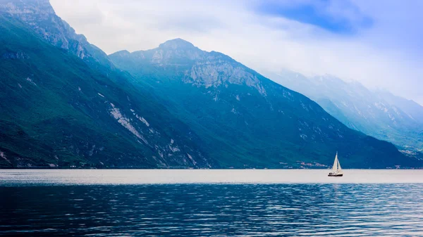 Вид на озеро Гарда — стокове фото