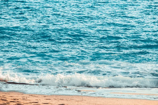 Vackra våg på stranden — Stockfoto