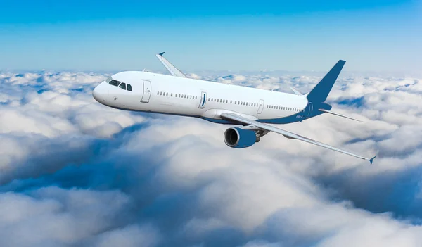 Avión de pasajeros volando — Foto de Stock