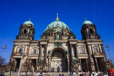 Müzeler Adası üzerinde bulunan Katedrali