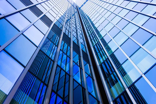 Blaue Hochhausfassade — Stockfoto