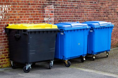 Depo gözleri duvarının yakınında