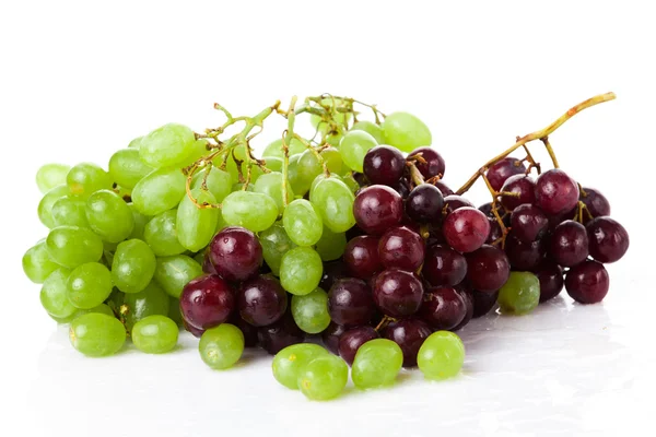 Röda och gröna druvor — Stockfoto