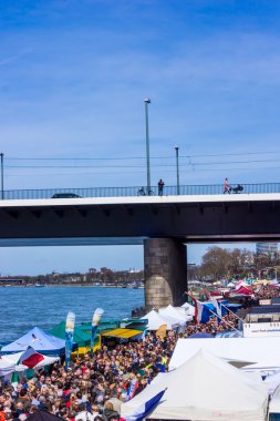 Balık pazarı tarafından liman