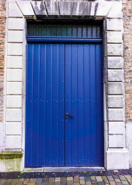 Μπλε ξύλινη πόρτα — Φωτογραφία Αρχείου