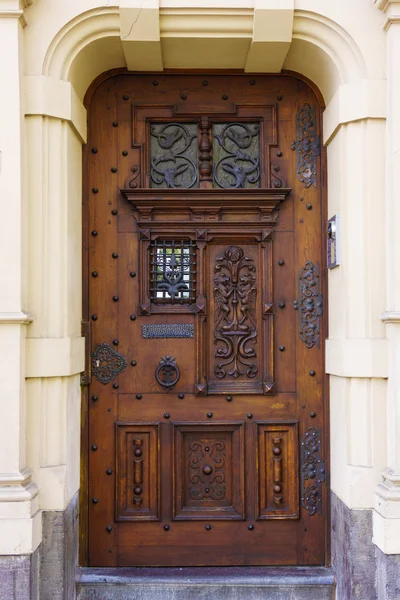 Vecchia porta in legno — Foto Stock