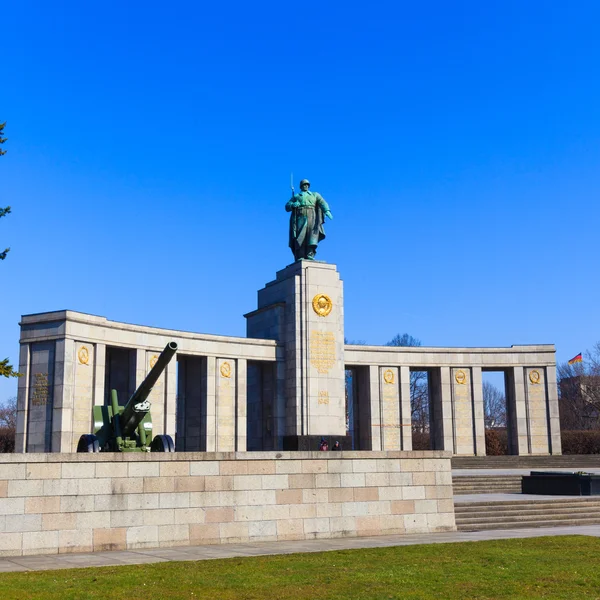 Памятник советским солдатам в Берлине — стоковое фото