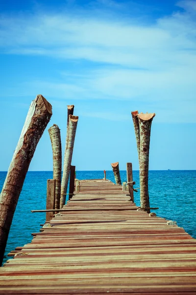 Wooden pier over blue sea water — Stock Photo, Image