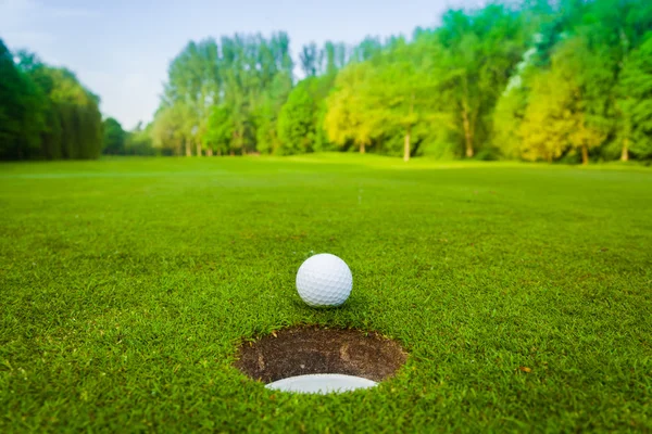 Golfbal in golf Hof — Stockfoto