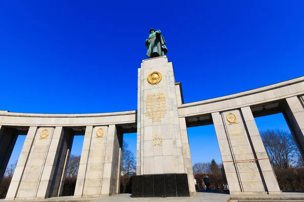 纪念碑的苏联士兵 — 图库照片