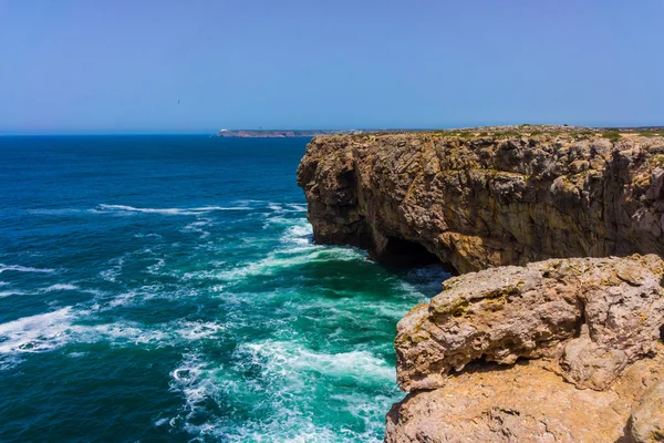 Paisaje en la fortaleza de Sagres durante la puesta del sol — Foto de Stock