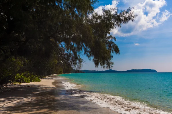 Bella spiaggia tropicale — Foto Stock