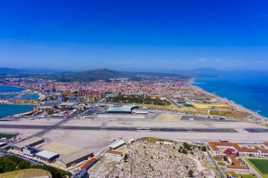 Havaalanı ve güzel bay