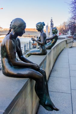 heykel yıkananlara çılgınlığı