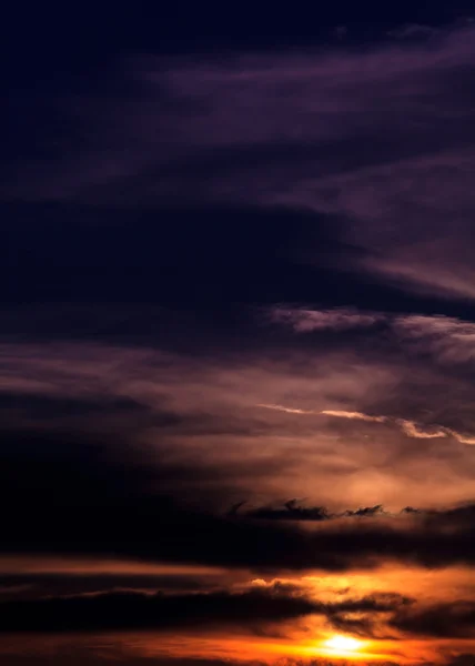 Céu dramático com pôr do sol — Fotografia de Stock