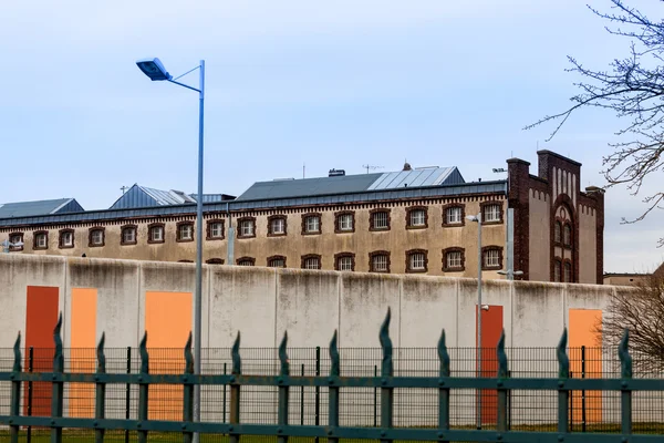 Large prison wall — Stock Photo, Image