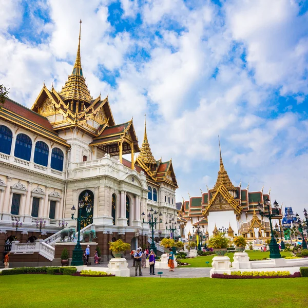バンコク, タイ王国 - 2013 年 12 月 15 日: 寺院や B での観光客 — ストック写真