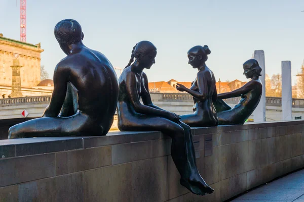 Sculpture Bathers on Spree in Berlin — Stock Photo, Image