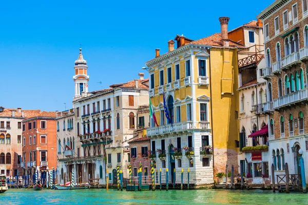 Vecchi edifici a Venezia — Foto Stock