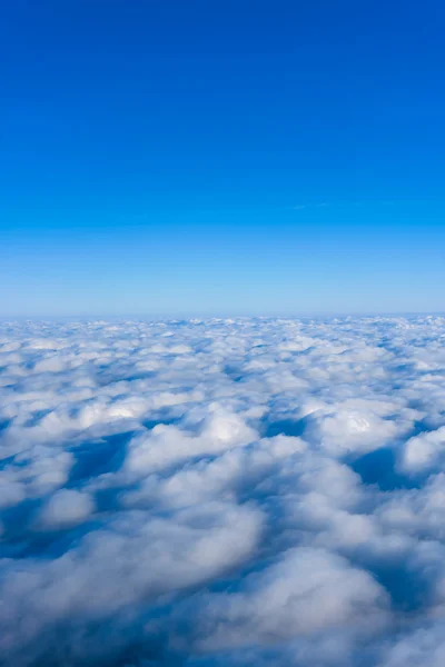 Skyline uitzicht vanuit vliegtuig raam — Stockfoto