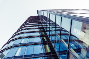 yüksek ofis binası