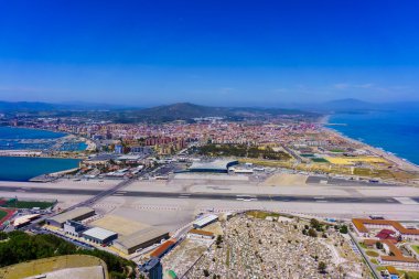 Havaalanı ve güzel bay
