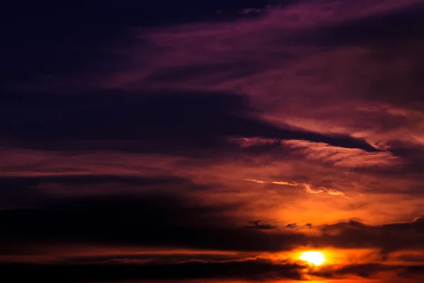 Belo pôr do sol sobre o mar — Fotografia de Stock