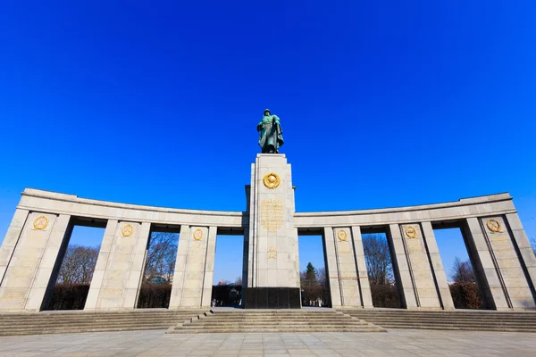 Monumento a los soldados soviéticos — Foto de Stock
