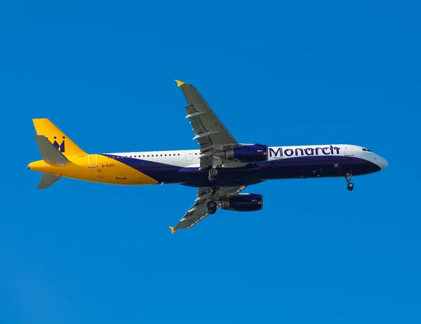 Monarch vluchten vliegtuig — Stockfoto