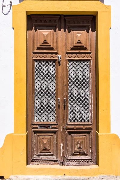 Bruine houten deur. — Stockfoto