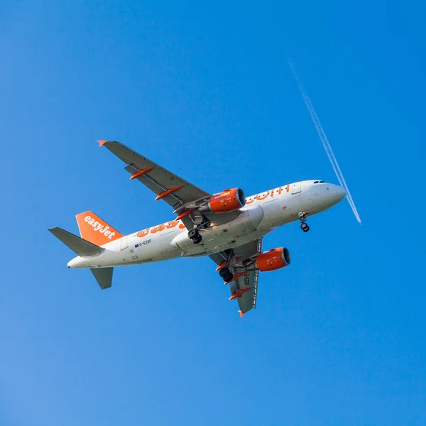 EasyJet flygbolagets Airbus A319 — Stockfoto