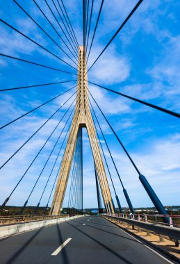 Nehrin Üzerindeki Köprüyü Asma