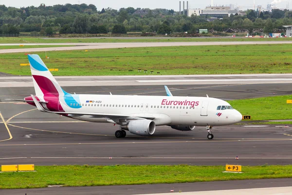 Avión Eurowings se acerca — Foto de Stock
