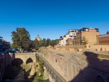 Gürcistan 'ın Tiflis kentindeki tarihi Abanotubani sülfür banyosu manzarası.