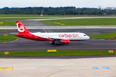 Air Berlin Boeing 737 taksiler