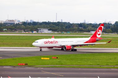 Air Berlin Boeing 737 taksiler