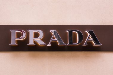 Prada mağazası dış görünümü