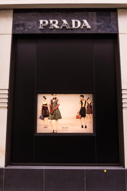 Prada mağazası dış görünümü