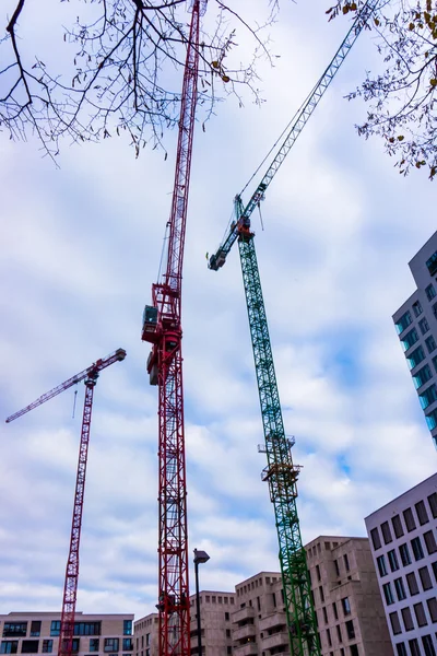 Cranes on  building construction. — Stock Photo, Image