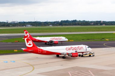 Air Berlin Boeing 737 taksiler