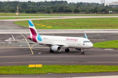 Düsseldorf Havaalanı'nda Eurowings uçak